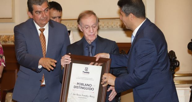 Homenajean a José Ramón Fernández y pide estabilidad en Club Puebla
