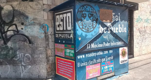 Casetas de periódicos en centro de Puebla, sin cambiar imagen y abandonadas