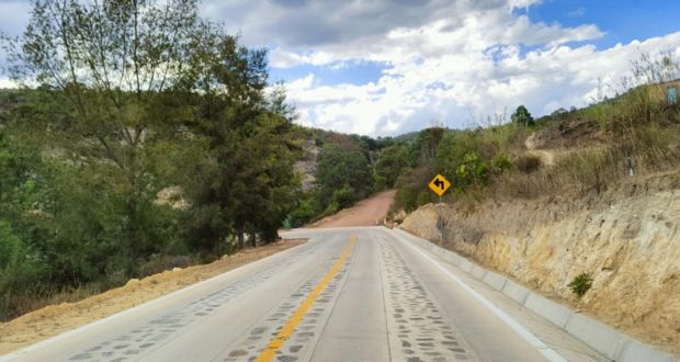 Federación invierte 18 mmdp en 415 caminos artesanales en Puebla y Oaxaca