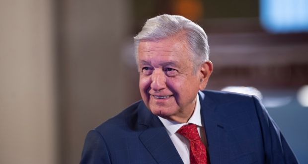 AMLO aplaza al fin de semana regreso a actividades; piden evitar especulaciones.