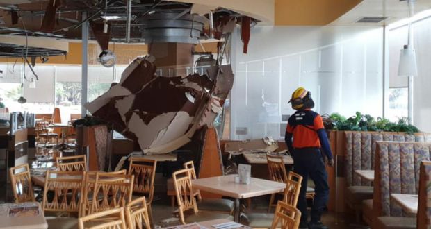 Lluvia colapsa plafón del VIP’s en Vía San Ángel, en Puebla capital