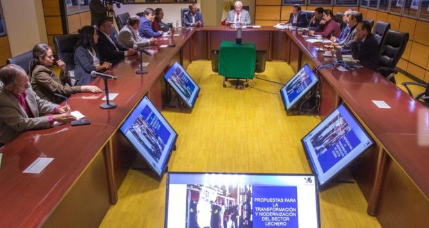 Agricultura y productores de leche buscan mejoramiento genético