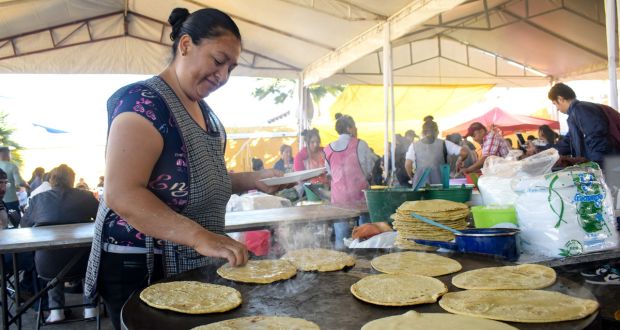 Feria de la Memela en La Resurrección: Carmen elabora hasta 2 mil para regalar