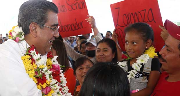 Gobierno estatal rehabilitará carretera y entrega títulos de propiedad en Zacapoaxtla 