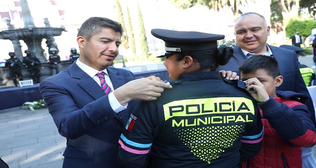 Ayuntamiento de Puebla promueve de grado a 39 policías