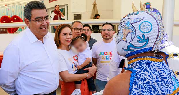 Céspedes y Bonilla celebran Día de la Niñez a menores de casa de asistencia Sedif. Foto: Especial 
