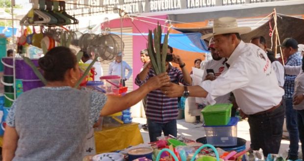 Alejandro Armenta entrega mil 500 árboles en Miahuatlán