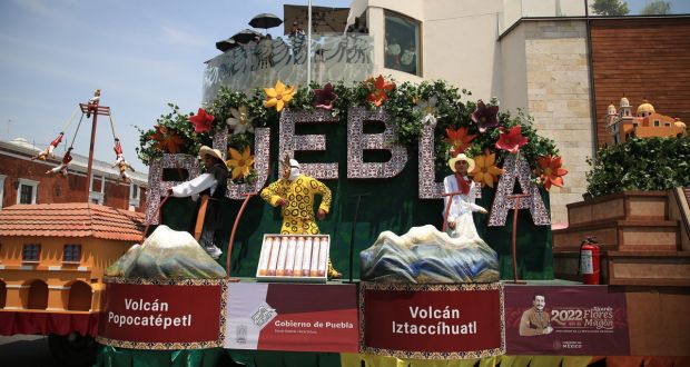 ¿Te apuntas? Carros alegóricos y 12 mil alumnos, en desfile de Puebla
