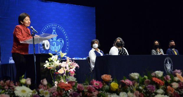 Preside Rectora María Lilia Cedillo ceremonia de egresados del Complejo Regional Sur