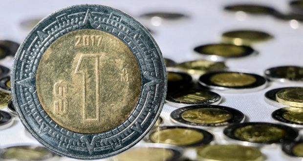 ¡Arranca bien! Peso mexicano se cotiza en 17.42 unidades ante el dólar