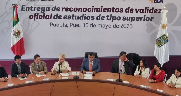 Rvoes en Puebla: SEP admite rezago en revisión de más de 900 solicitudes