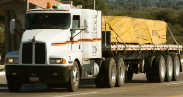 Obsoletos, 60% de camiones de carga de material en Puebla: sindicato