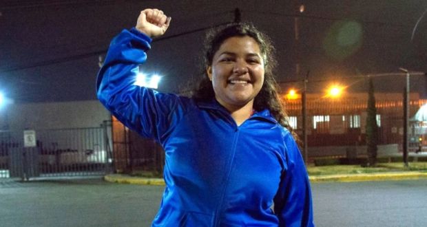 Absuelven a Roxana Ruiz, joven que mató a su agresor sexual en Edomex