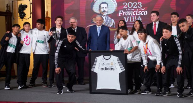  AMLO reconoce a niños de NL por ganar el Desafío Mundial Madrid 2023