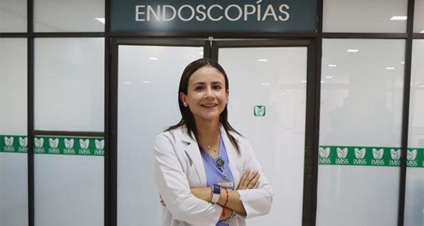 Buena alimentación y beber hasta 2 litros de agua ayuda a salud digestiva