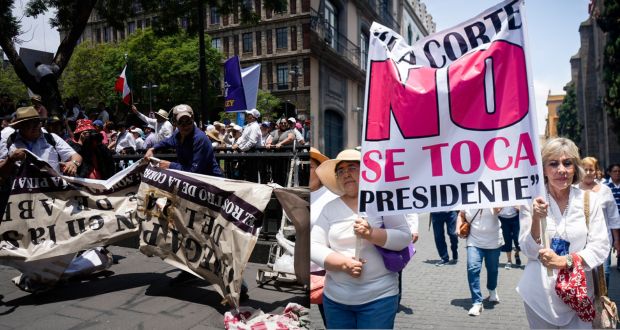 Marcha en pro de SCJN termina con riña en CDMX; Puebla, sin incidentes 