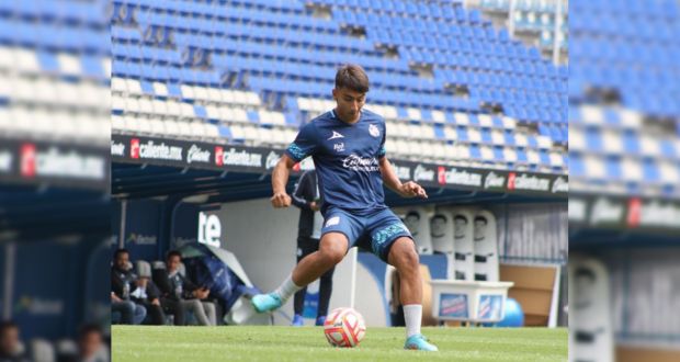 Emilio Martínez, cerca de salir del Club Puebla durante verano