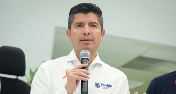 Rivera celebra destape de exsecretario de salud por gubernatura de Puebla