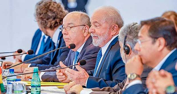 Lula llama a la unidad regional en Cumbre Sudamericana