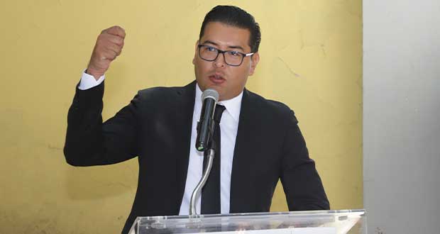 Néstor-Camarillo-levanta-la-mano-por-el-PRI-a-la-gubernatura2023