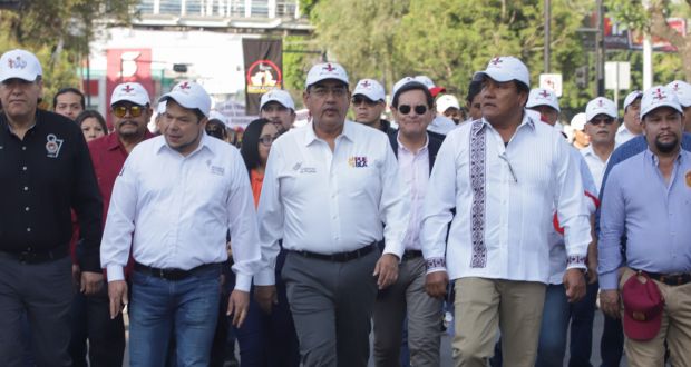 Céspedes encabeza marcha por el Día del Trabajo en Puebla junto a CTM