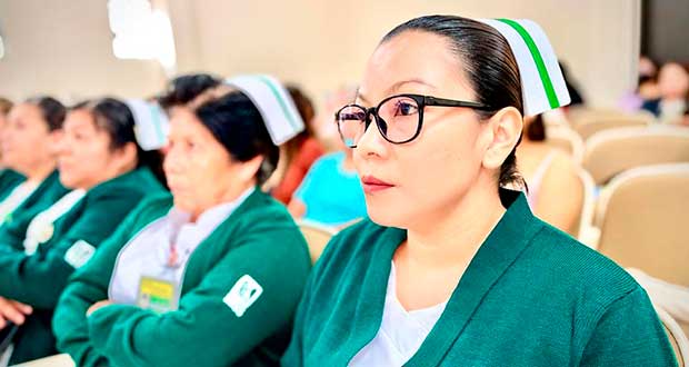 IMSS reconoce a 15 enfermeros en Puebla por labor destacada