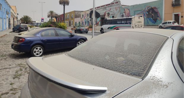 Por caída de ceniza, piden suspender actividades al aire libre