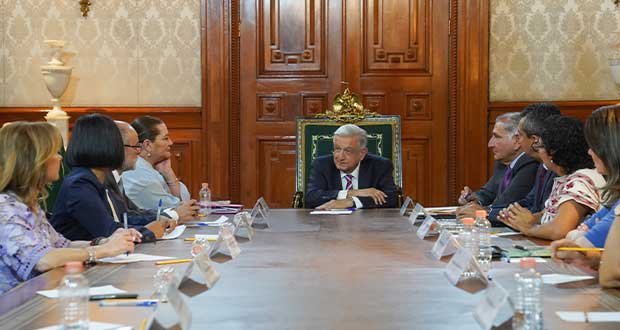 AMLO e INE se reúnen por primera vez para colaborar rumbo a 2024