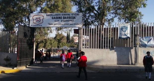 Riña entre vándalos y estudiantes en el Bachillerato Gabino Barreda