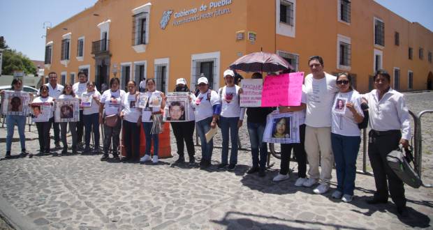 Céspedes recibe a familias de desaparecidos; piden remover a Carabarín 