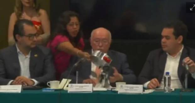 Puro show, diputada vacía olla con ratones al titular de la ASF
