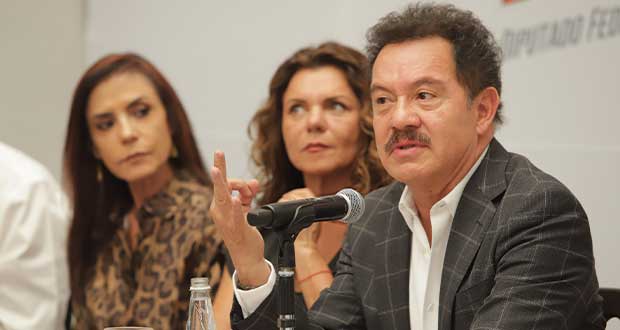 Mier avala llamado para borrar promoción política en mobiliario urbano 