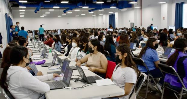 Siete mil aspirantes en primer día de examen de admisión en la BUAP