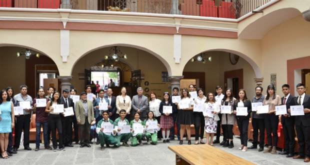 Ganadores del Concurso La Bobina de Tesla son reconocidos