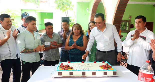 Voluntariado del Congreso destaca labor de los papás en Atoyatempan