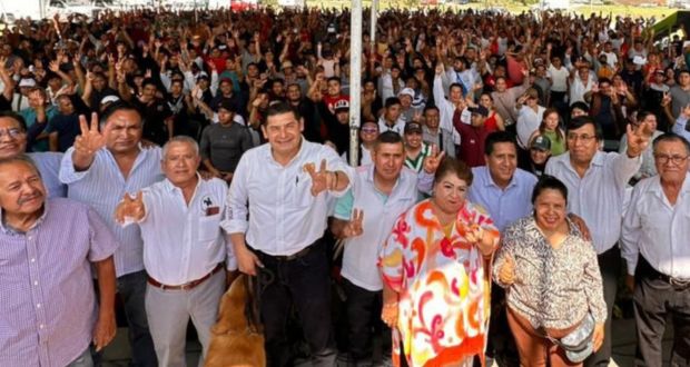 Armenta entrega molino procesador de PET en Tepeaca