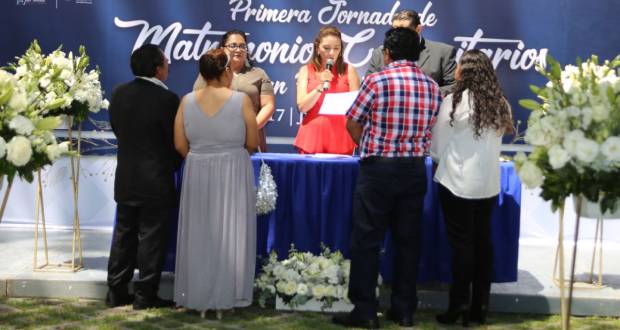 Paola Angon encabeza las bodas comunitarias en Cholula