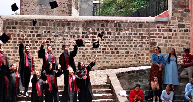 Graduaciones en Puebla: familias gastan de 800 a 2,600 pesos por hijo 