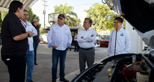 Gobierno refuerza compromiso con transporte público en Izúcar