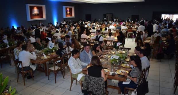 Paola Angón y Canirac Puebla inauguran temporada de chiles en nogada