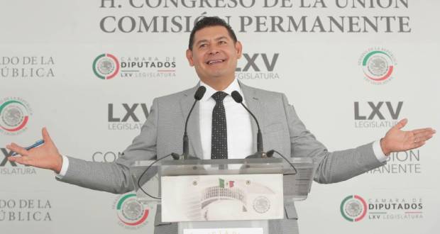 Armenta defiende a poblanos en el Senado.