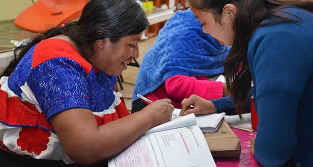 Firma convenio INEA para apoyo de alfabetización de pueblos indígenas