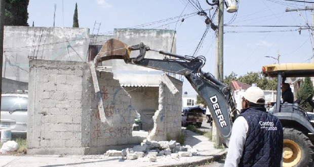 Comuna de Puebla derriba 26 construcciones en vía pública 