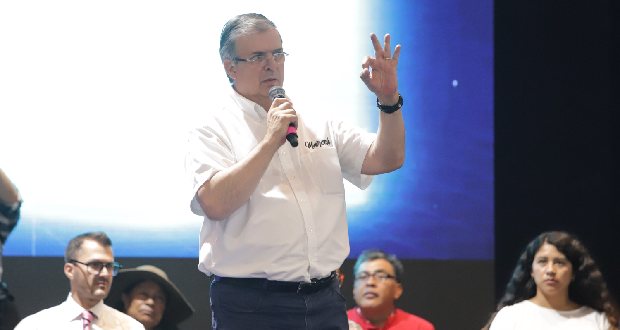 El excanciller Marcelo Ebrard Casuabón señaló que de llegar a la presidencia de México mantendrá la política de no permitir megaproyectos y el fracking en Puebla
