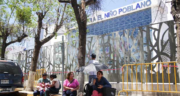 Retiran campamento de padres afuera del Hospital para el Niño Poblano