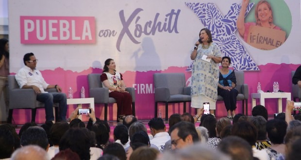 Yunque cobija a Xóchitl Gálvez en gira por Puebla