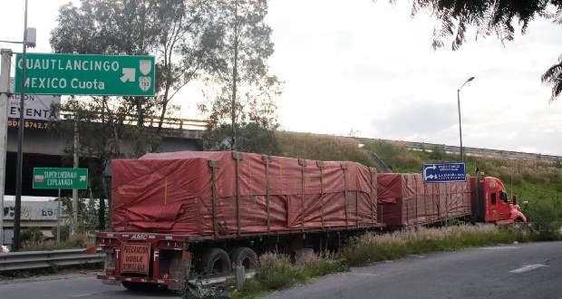 Armenta y Mier a favor de regular camiones doble remolque.