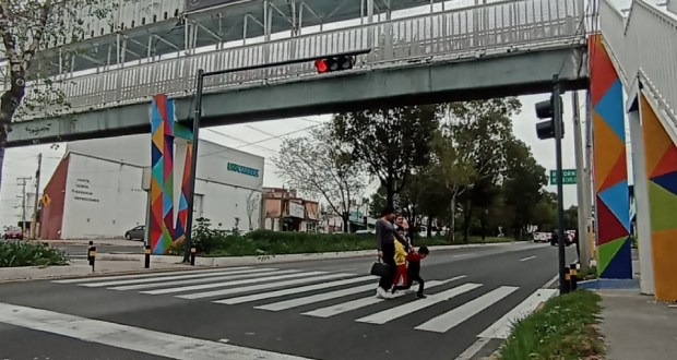 Peatones defienden paso peatonal en la Recta a Cholula