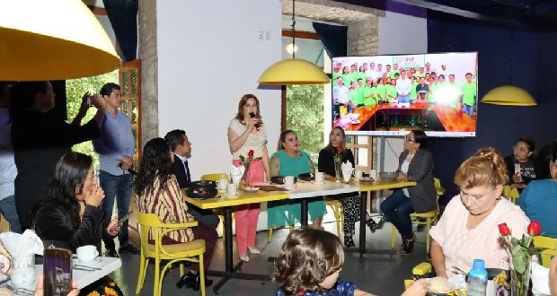 Jóvenes profesionistas se suman a la labor social de Cecilia Arellano