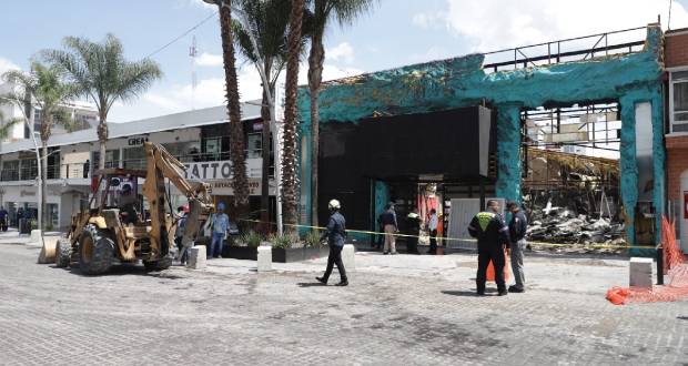 Se registra incendio en un inmueble en Avenida Juárez y 25 Sur